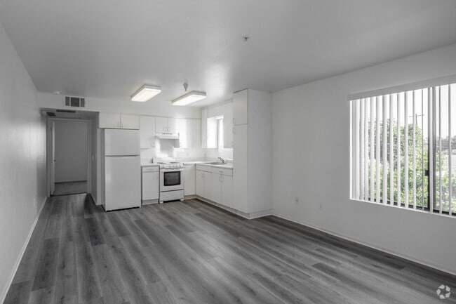 1BR, 1BA - 500SF - Living Room - Rose Gardens Apartments