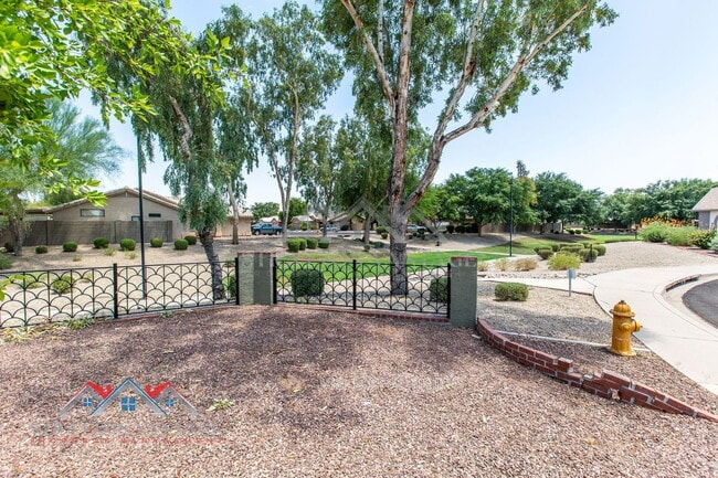 Photo - 2334 E Longhorn Pl