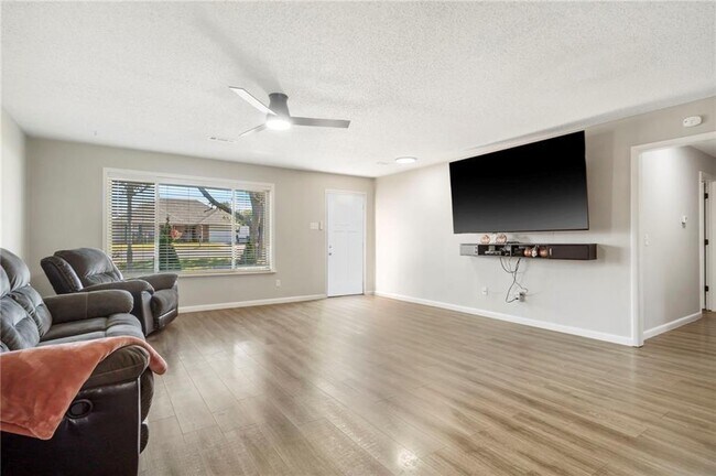 Photo - 1306 N Silent Grove Rd