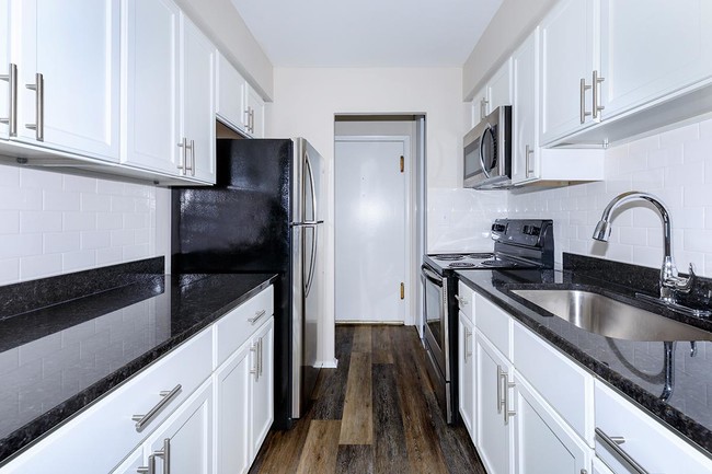 AMPLE COUNTER SPACE - Willo Park Apartments