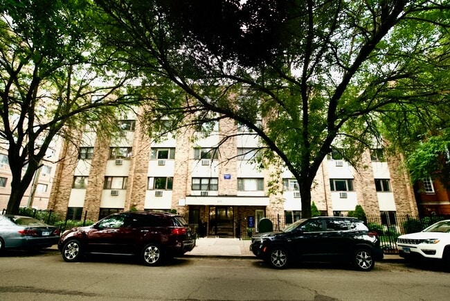 Building Photo - 630 W Wrightwood Ave Rental