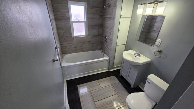 Photo - 274 Robinson St Unit 274- B