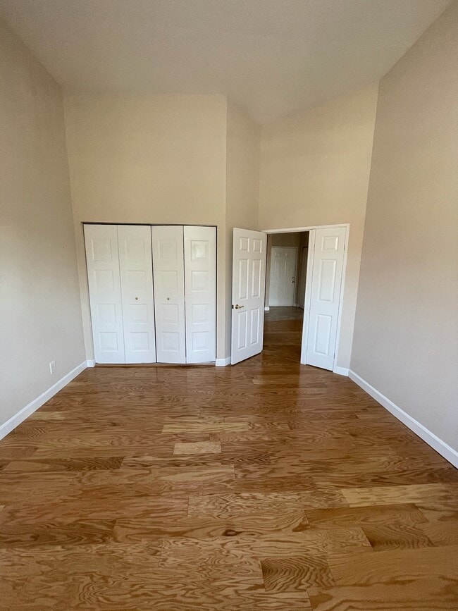 Guest Room - 64 Forest St Unit 126