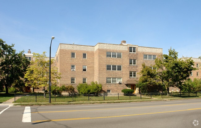 2000 Delaware Apartments