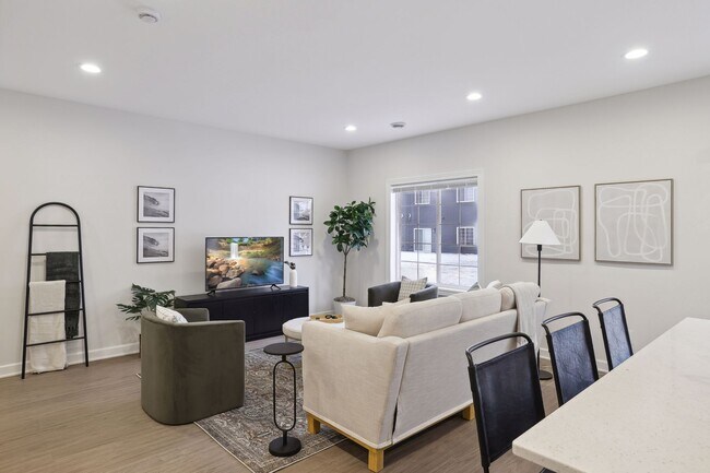 Photo - 973 Willow Pl