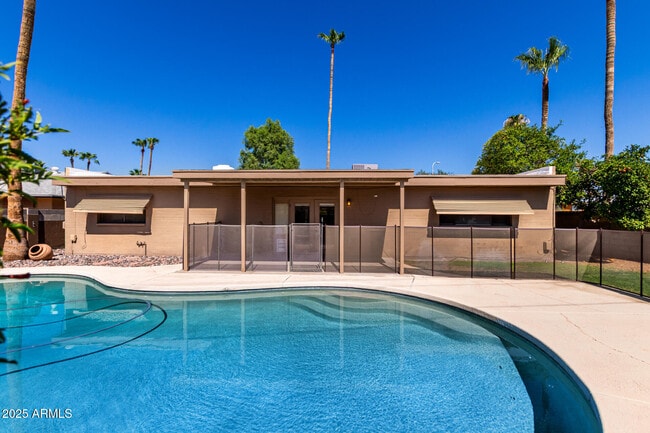 Photo - 3820 S Elm St