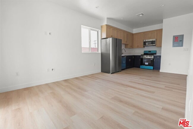 Photo - 1265 Browning Blvd Unidad 1/2