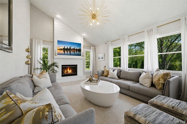 875 Deerfoot Path