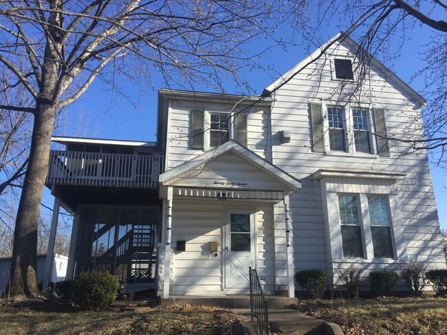 Building Photo - 2067 Oak St Unit 2067 Oak