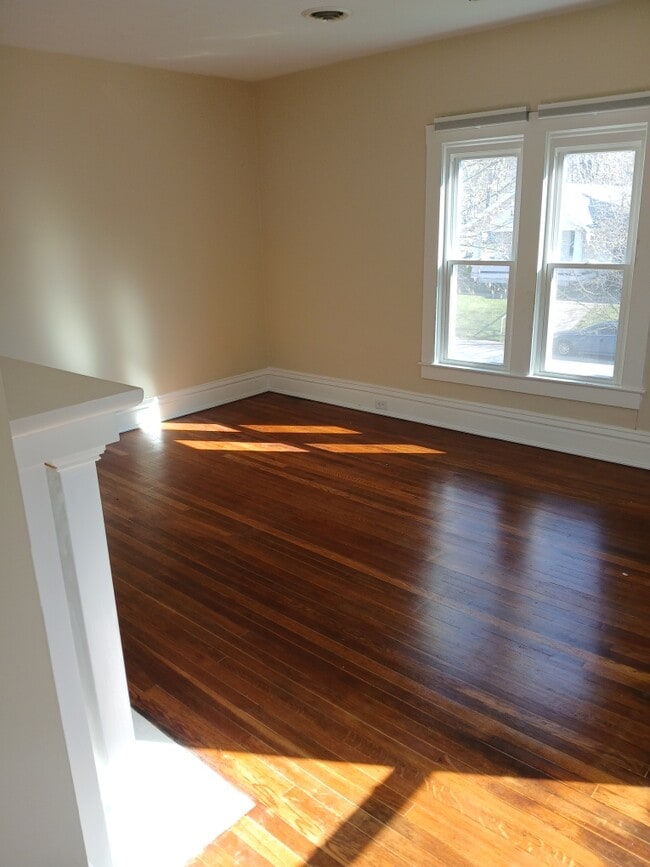 Photo - 813 1/2 4th St Unidad Upstairs Apartment