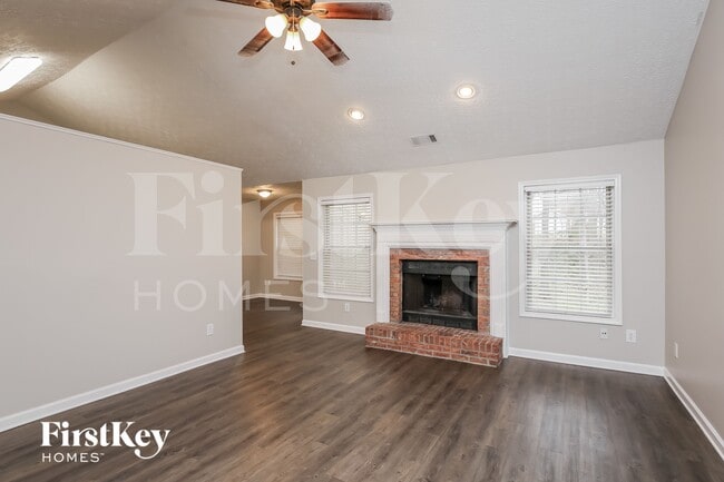 Photo - 727 Melrose Trce NE