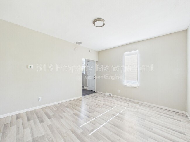 Photo - 525 Splitlog Ave Unidad R R