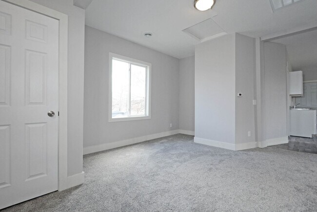 Photo - 294 Winifred St E Unit 2