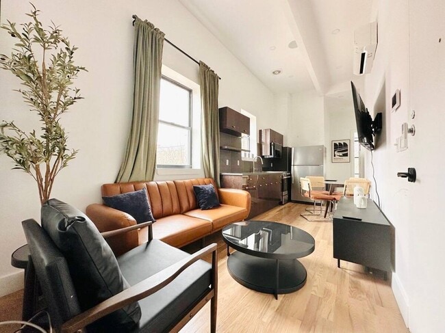 Photo - Furnished room/NOT APARTMENT Unit 4