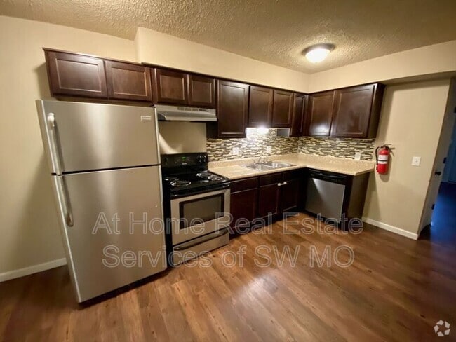 Building Photo - 1400 S Campbell Ave Unit Apt #201