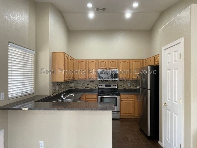 8172 W Mary Ann Dr