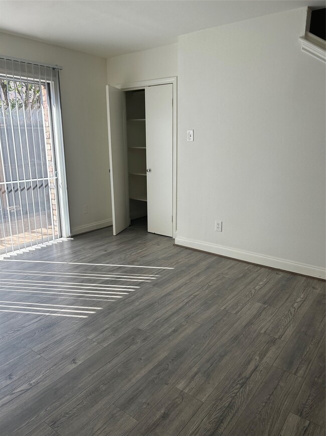 Photo - 7834 Oakington Dr