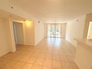 Photo - 2011 Renaissance Blvd Unidad #103