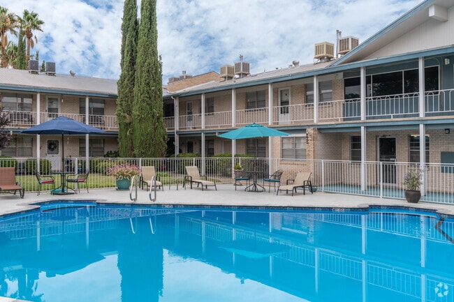 Pool - Edgemere Apartments
