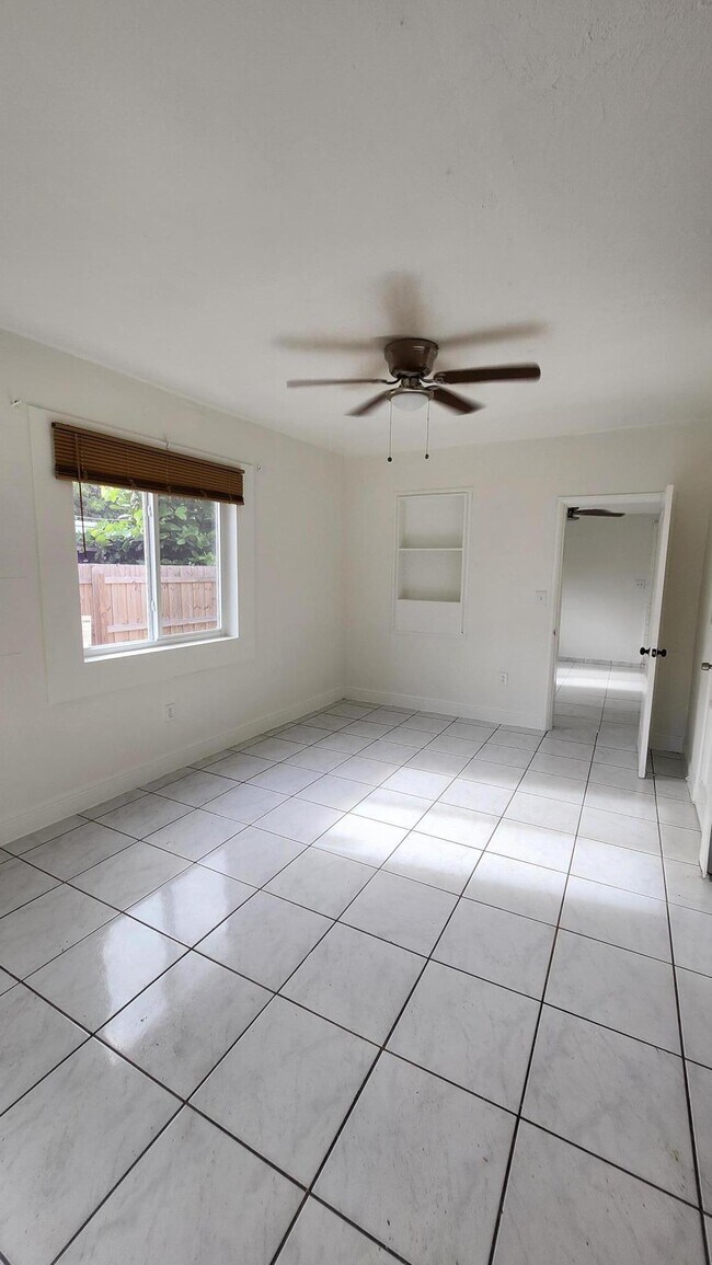 43 SW 11th St