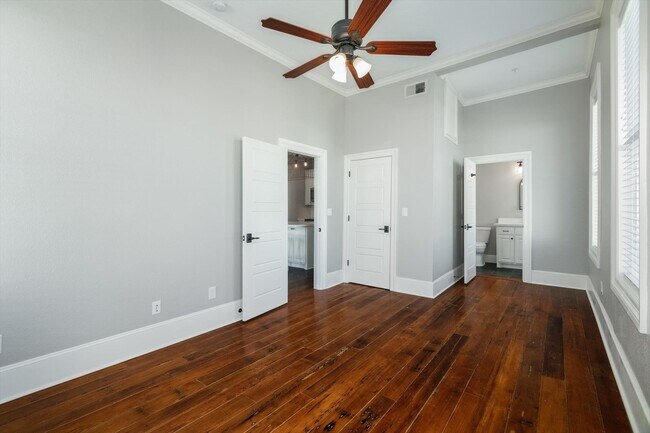 Photo - 405 24th St Unit 202