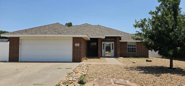 Building Photo - Beautiful 3 bedroom, 2 bath home for rent, Available to view 3/2/26