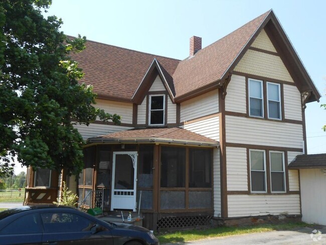 Building Photo - 12 Roberts St Unit #2 Rental