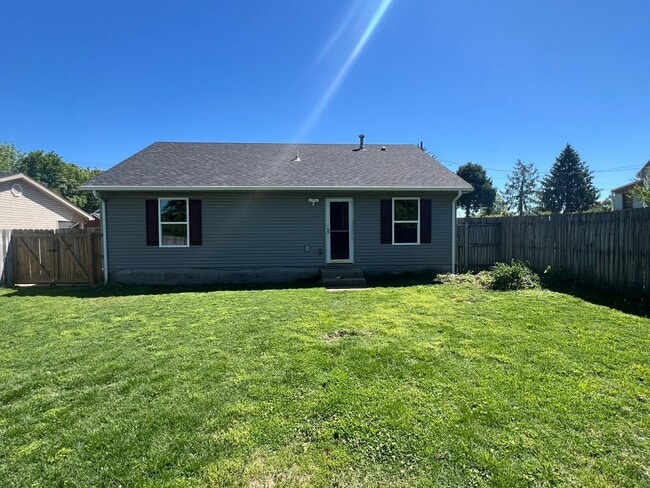 Photo - 3 bed 1 bath with huge backyard