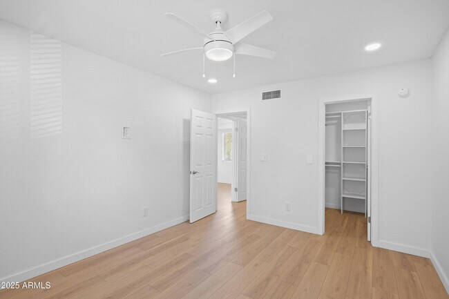 Photo - 4444 E Paradise Village Pkwy N Unidad 271