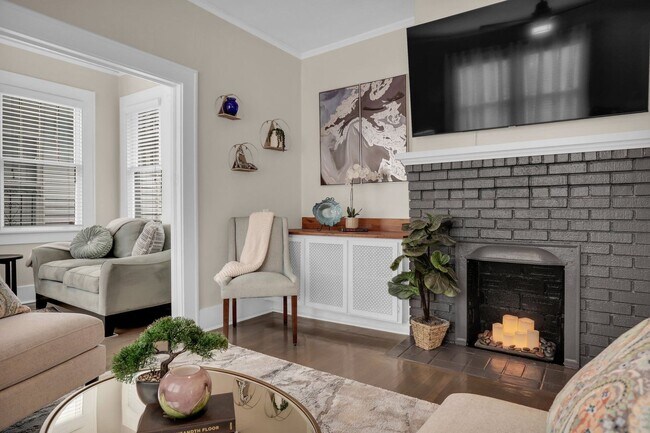 Photo - 403 E 50th St