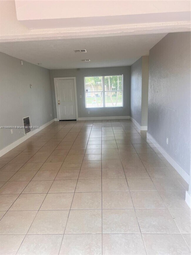 Photo - 7100 Park St