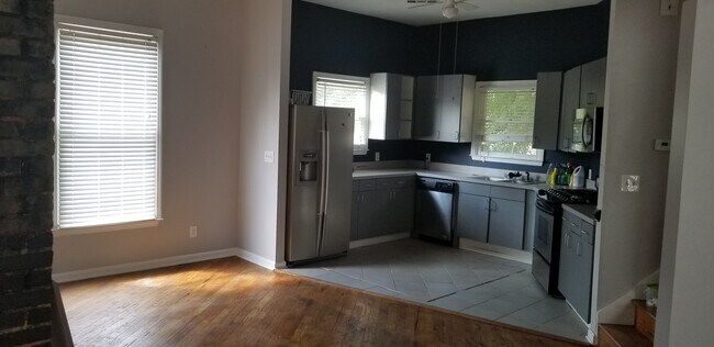 240 Boulevard SE