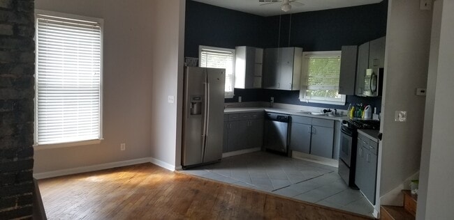 Photo - 240 Boulevard SE