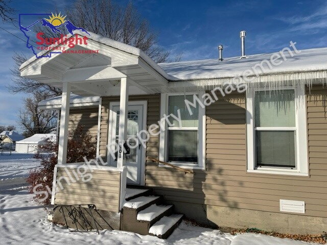 Building Photo - Charming 1 Bed 1 Bath End Unit Apartment