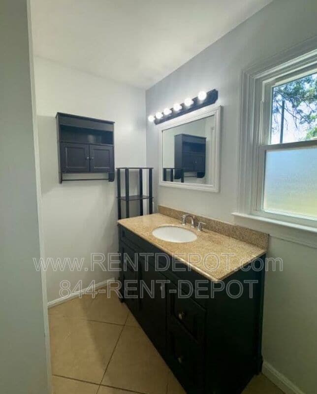 Photo - 3425 Covert Ave