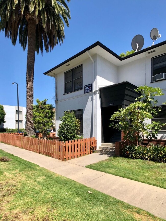 Photo - Bright, Spacious 2Bd 1Ba Unit within walking distance of UCLA and Westwood Village Unit 11000 Massachusetts ACTIVE