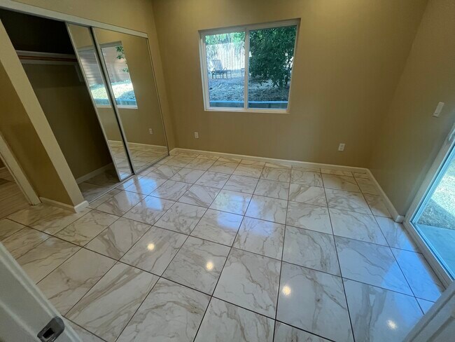 4932 Campanile Dr