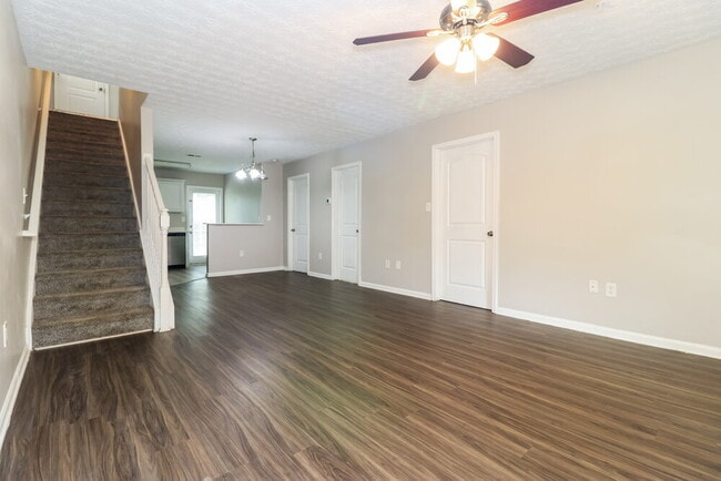 Photo - 1000 Weatherwood Pl NE