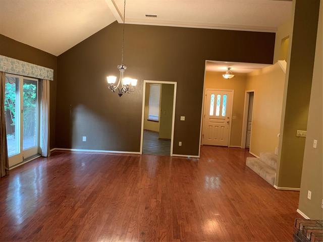 Photo - 245 Tanbark Cir