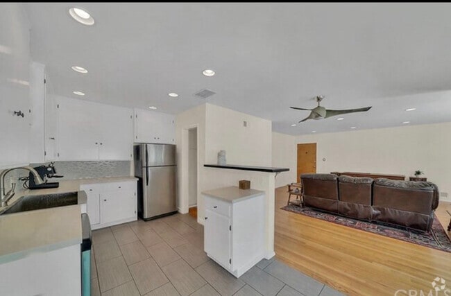 Building Photo - 1774 E Ocean Blvd Rental