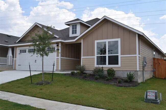 Photo - 208 Shugart St