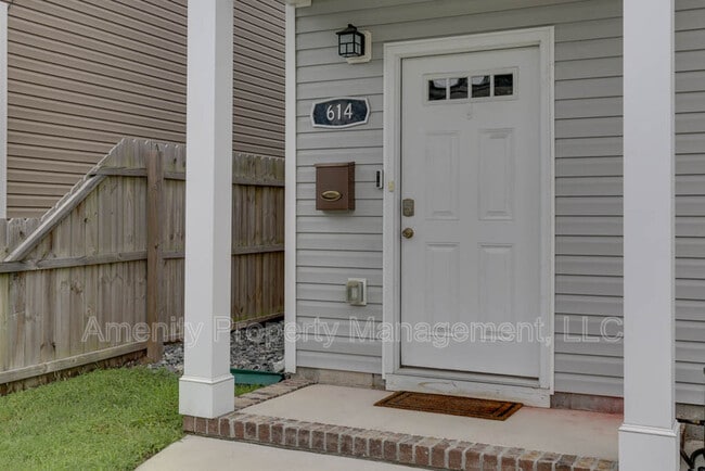 Photo - 614 Rolfe St