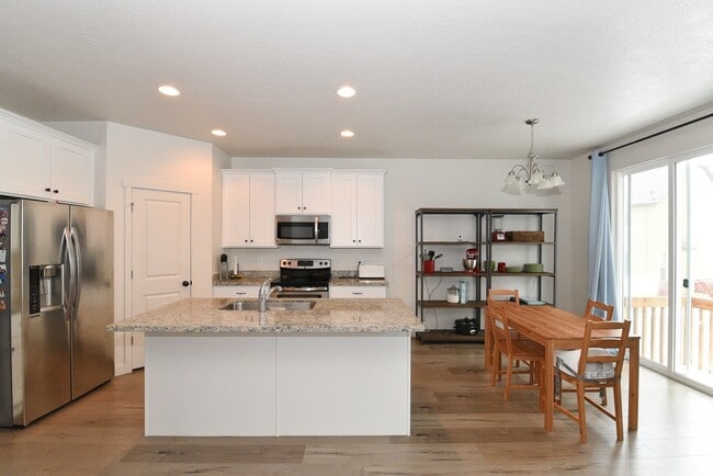 Photo - 1632 N Apache Rd