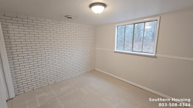 Photo - 775 Sommer St NE