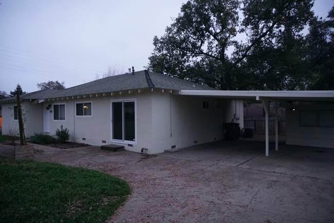 Photo - Beautifully remodeled halfplex in desirabl...