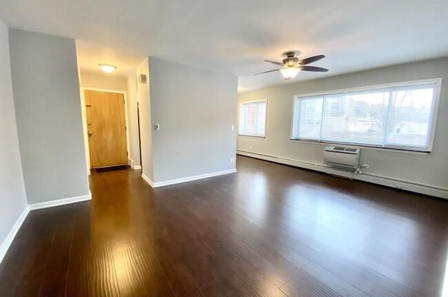 Photo - 8450 Skokie Blvd