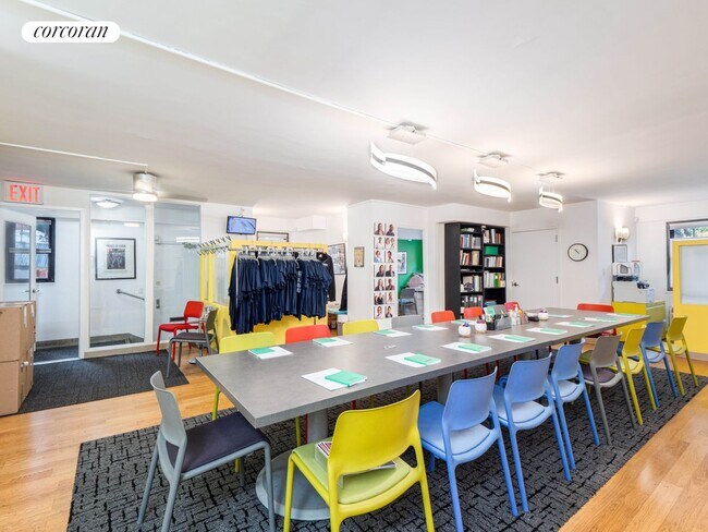 Photo - 241 E 75th St