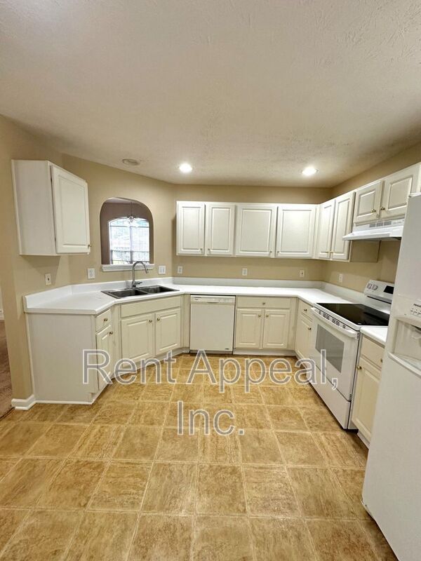 Photo - 185 Weatherstone Dr