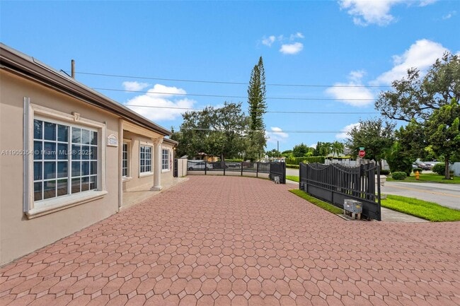 Photo - 1145 SW 74th Ct