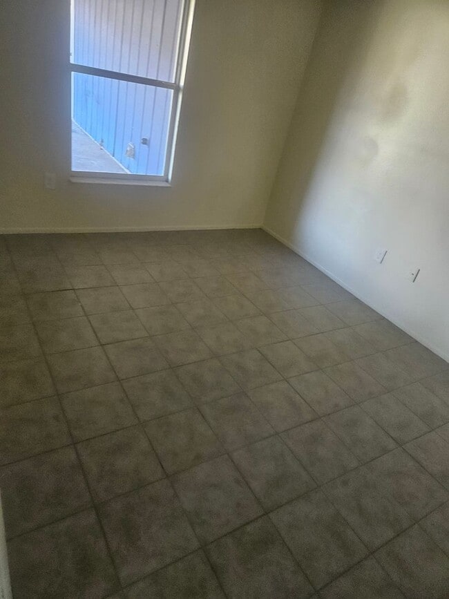 Photo - 2/2 DUPLEX WITH CARPORT